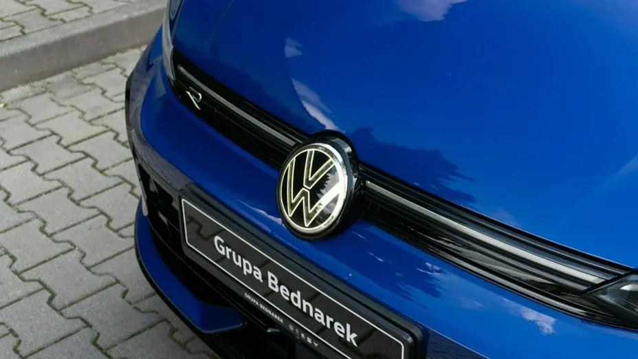 VOLKSWAGEN Golf -