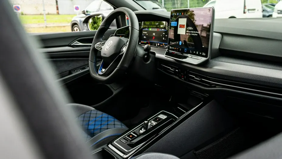 VOLKSWAGEN Golf -
