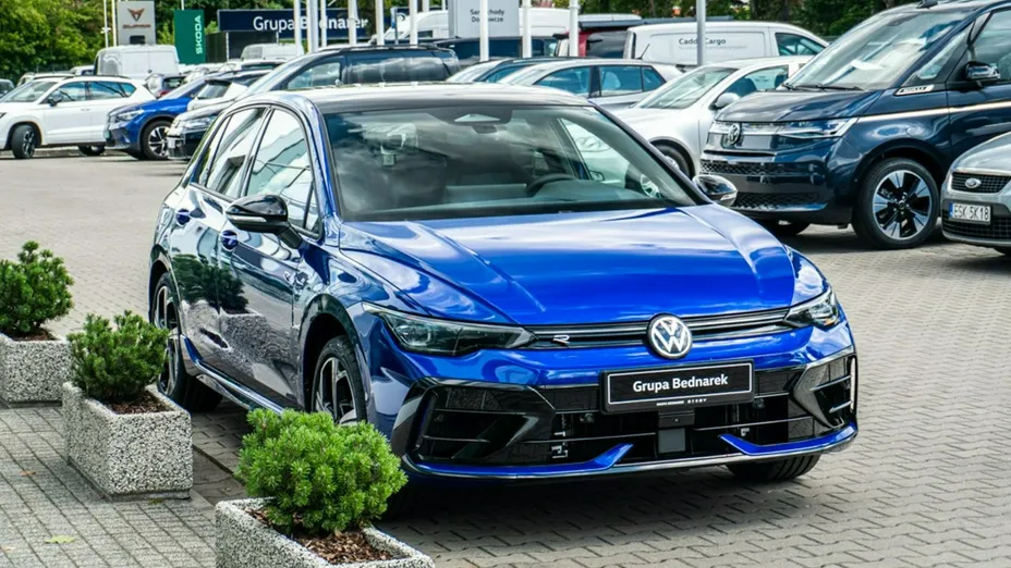 VOLKSWAGEN Golf -