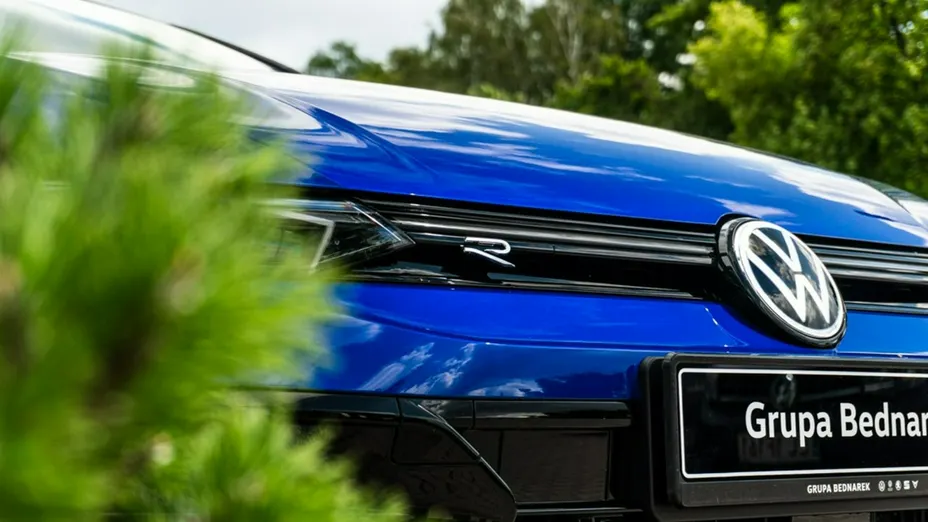 VOLKSWAGEN Golf -