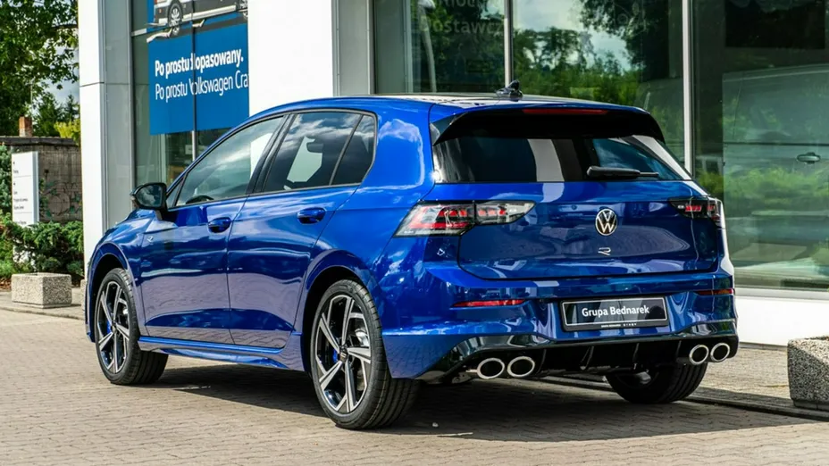 VOLKSWAGEN Golf -