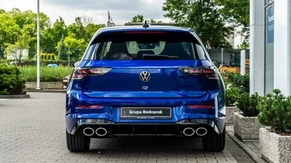 VOLKSWAGEN Golf -