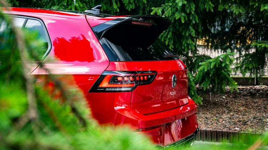 VOLKSWAGEN Golf -
