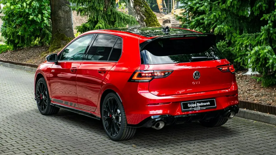 VOLKSWAGEN Golf -