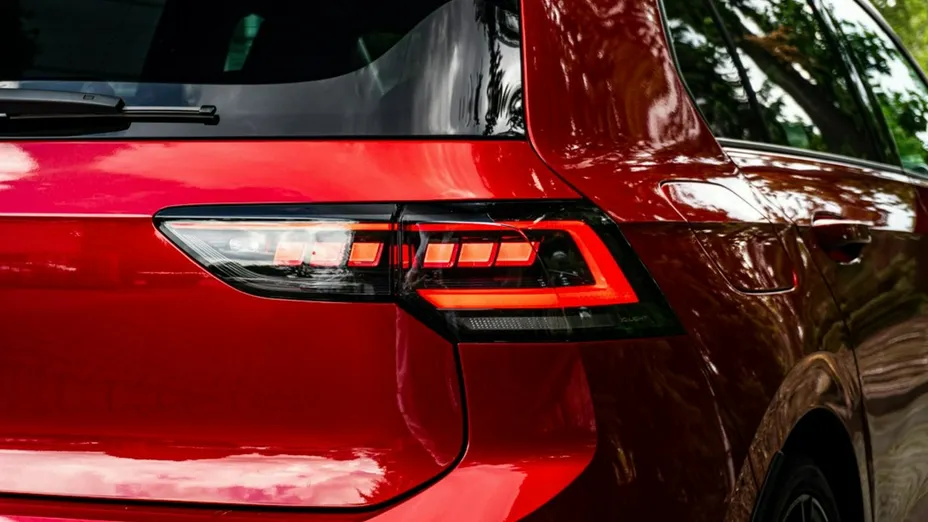 VOLKSWAGEN Golf -