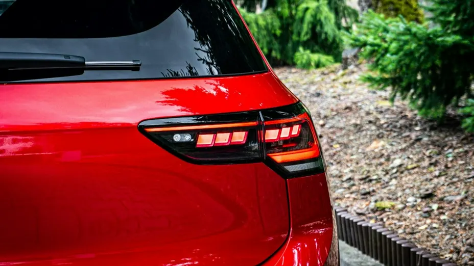 VOLKSWAGEN Golf -