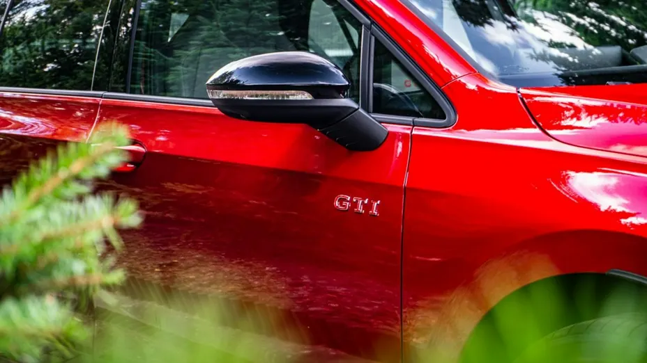 VOLKSWAGEN Golf -