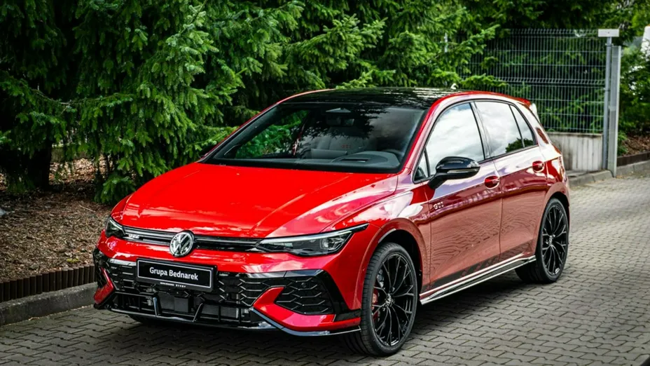 VOLKSWAGEN Golf -