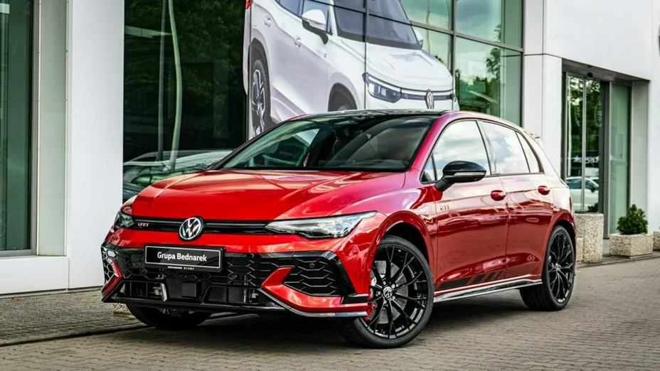 VOLKSWAGEN Golf -