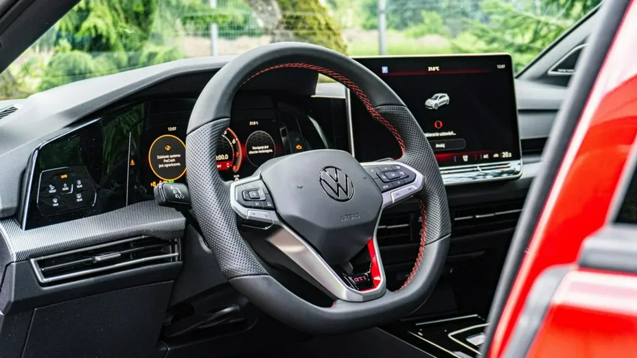 VOLKSWAGEN Golf -