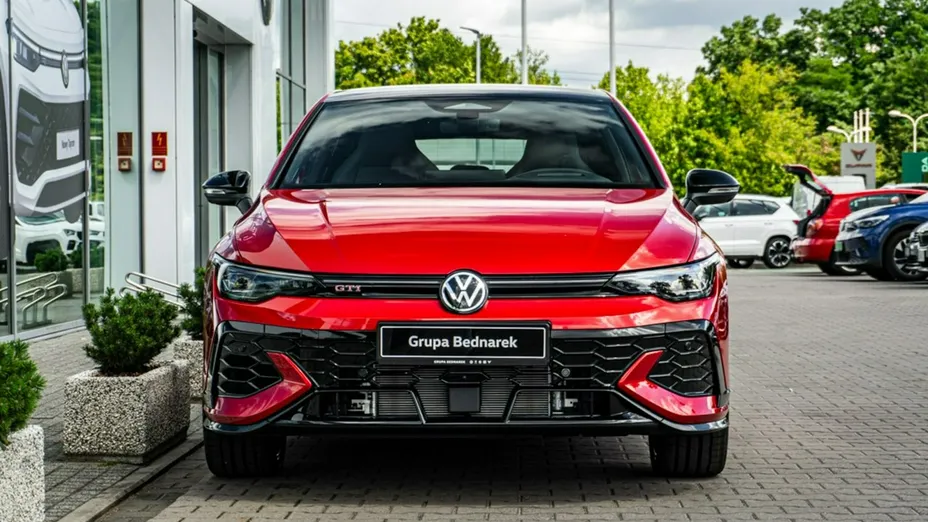 VOLKSWAGEN Golf -