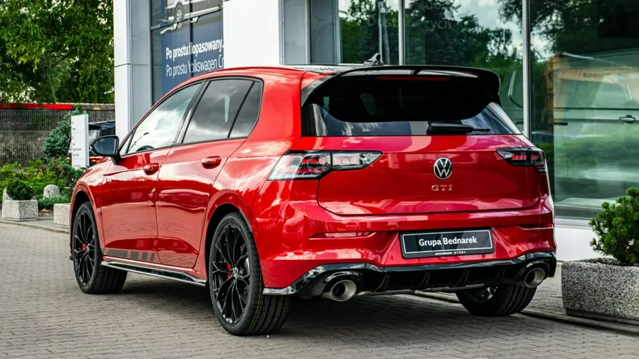 VOLKSWAGEN Golf -