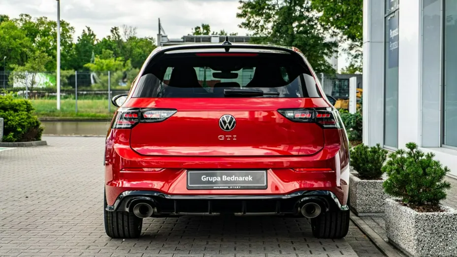 VOLKSWAGEN Golf -