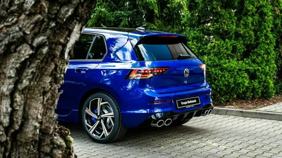 VOLKSWAGEN Golf -