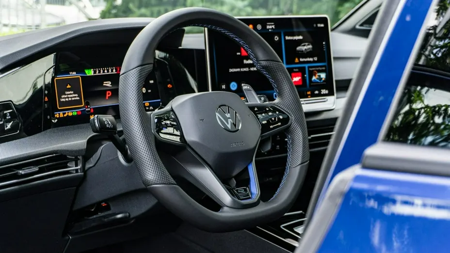 VOLKSWAGEN Golf -