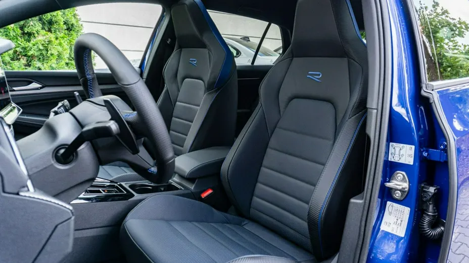 VOLKSWAGEN Golf -