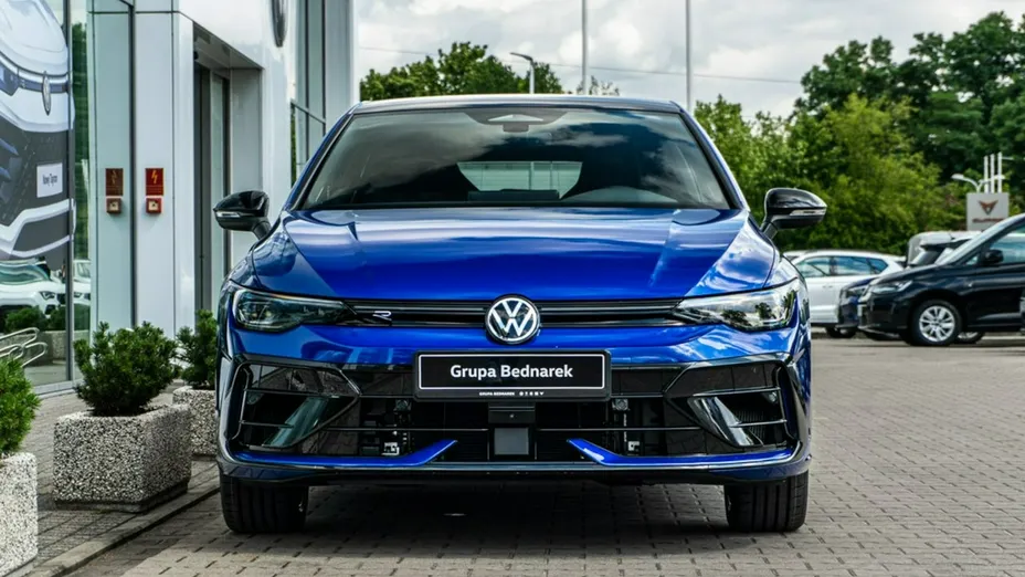 VOLKSWAGEN Golf -