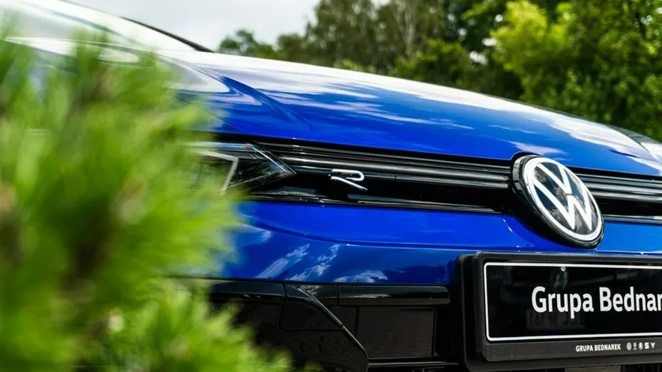 VOLKSWAGEN Golf -