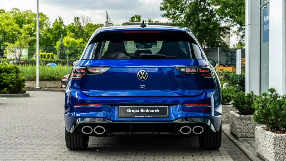 VOLKSWAGEN Golf -