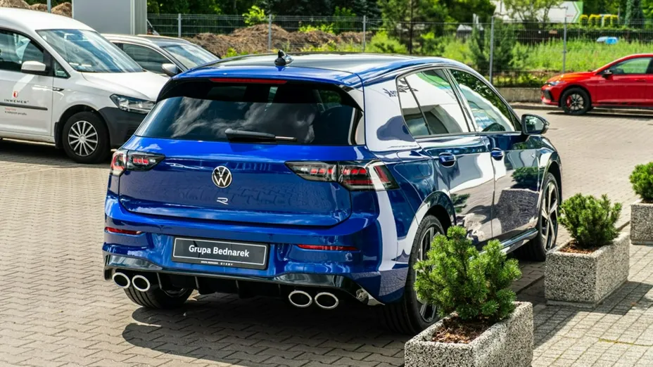VOLKSWAGEN Golf -