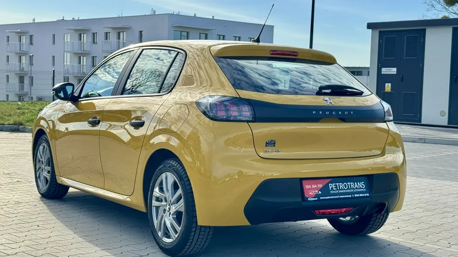 PEUGEOT 208 -