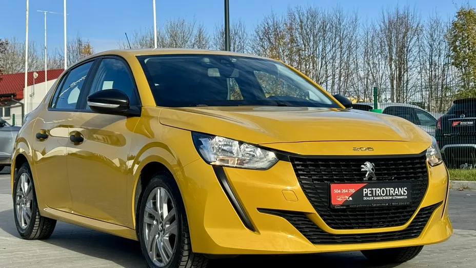 PEUGEOT 208 -