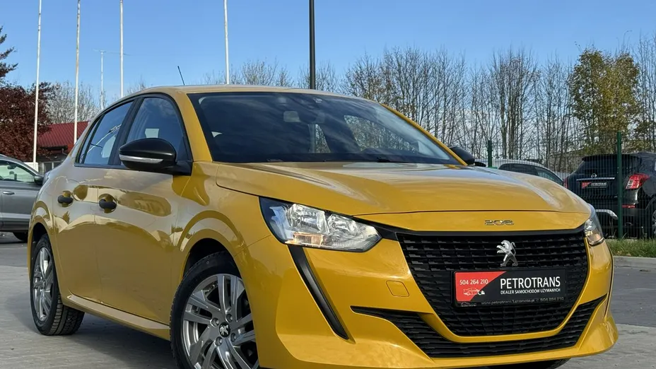 PEUGEOT 208 -