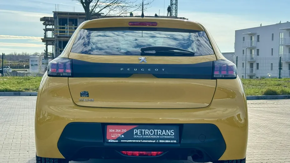 PEUGEOT 208 -