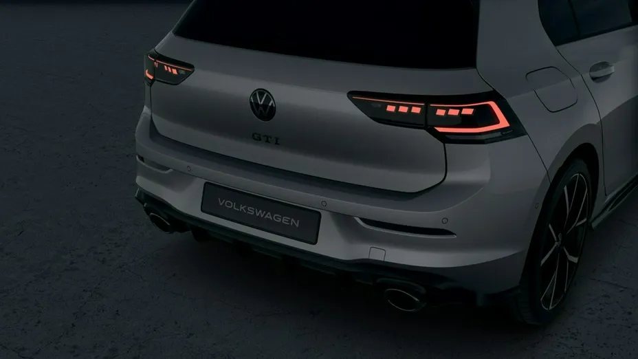 VOLKSWAGEN Golf -