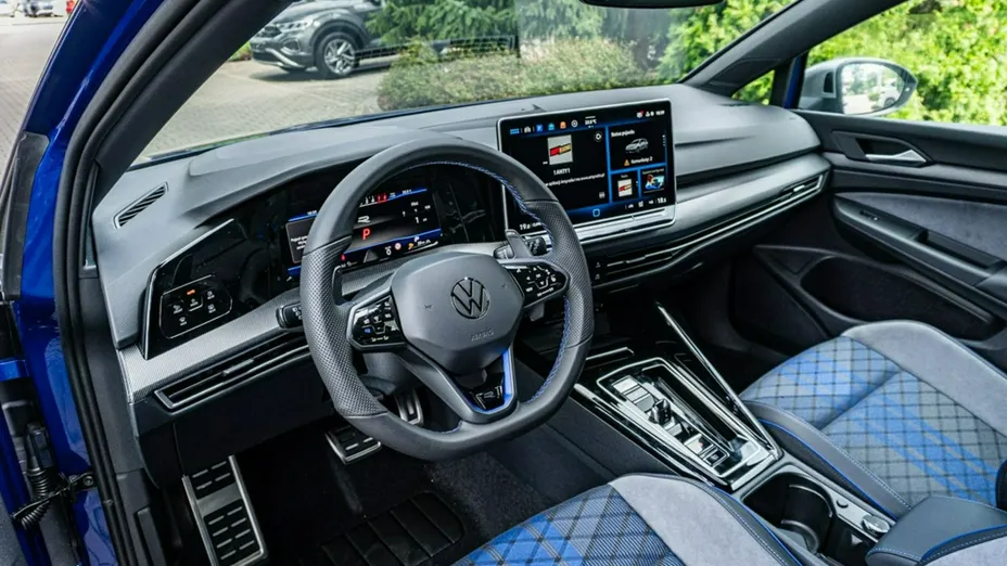 VOLKSWAGEN Golf -
