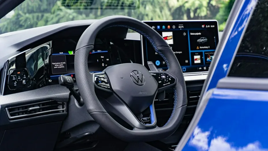 VOLKSWAGEN Golf -