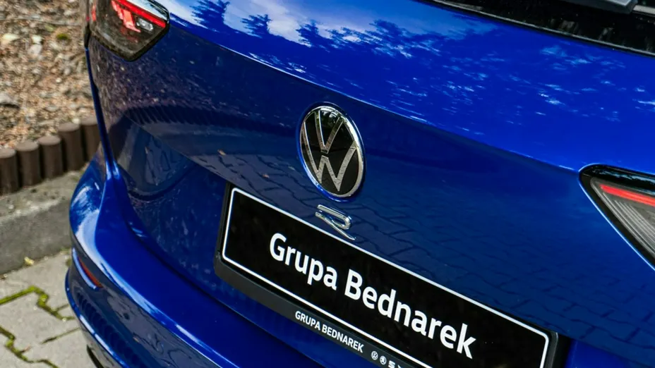 VOLKSWAGEN Golf -