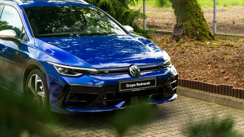 VOLKSWAGEN Golf -