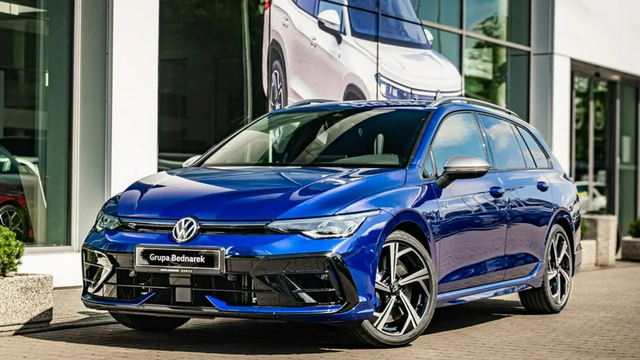 VOLKSWAGEN Golf -