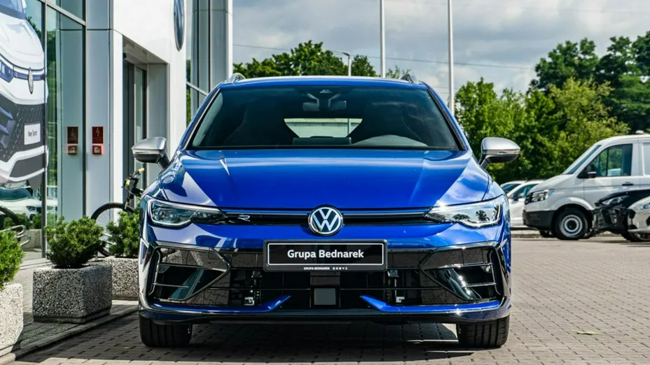 VOLKSWAGEN Golf -