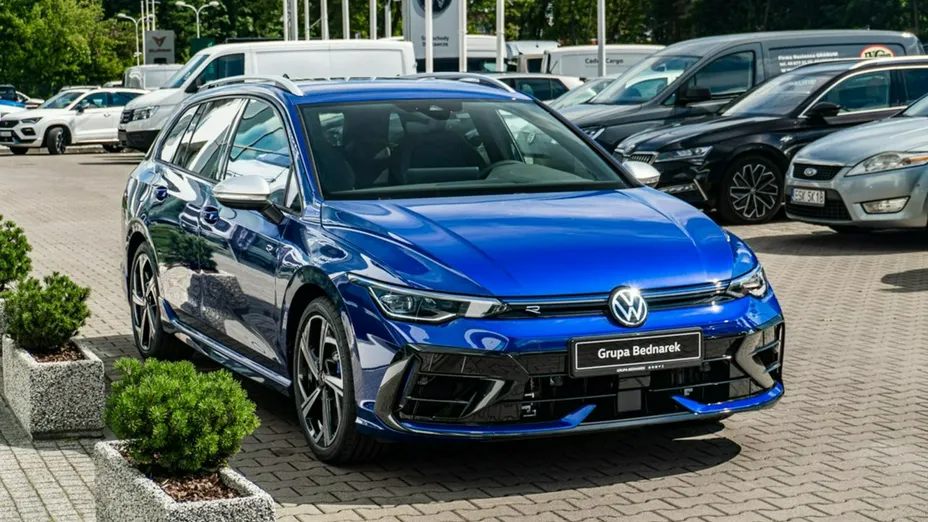 VOLKSWAGEN Golf -