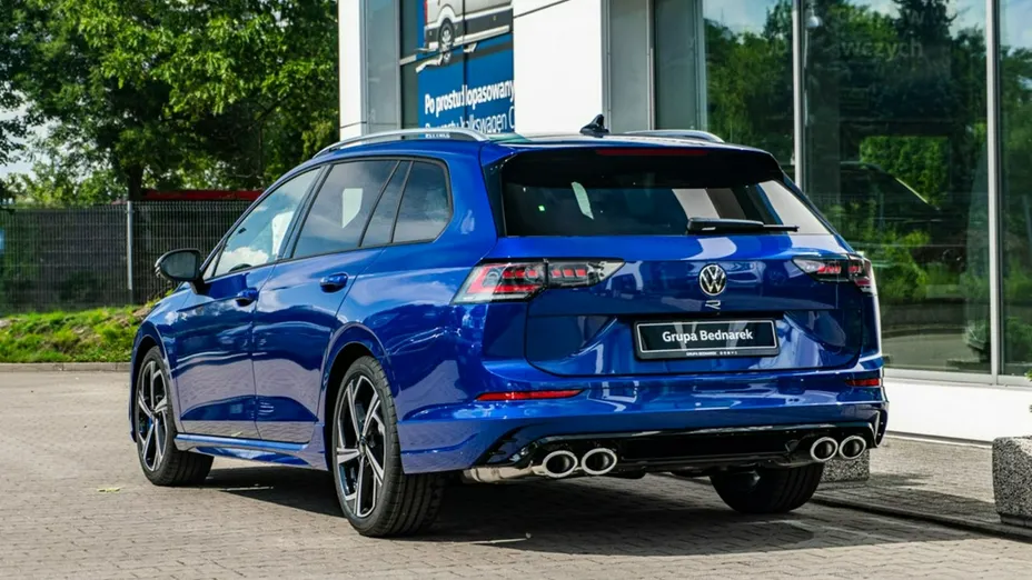 VOLKSWAGEN Golf -