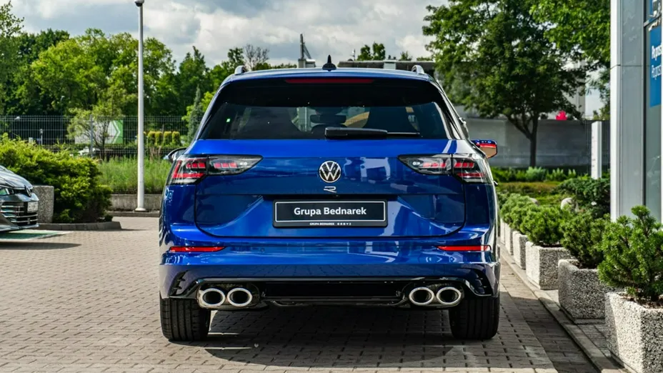 VOLKSWAGEN Golf -