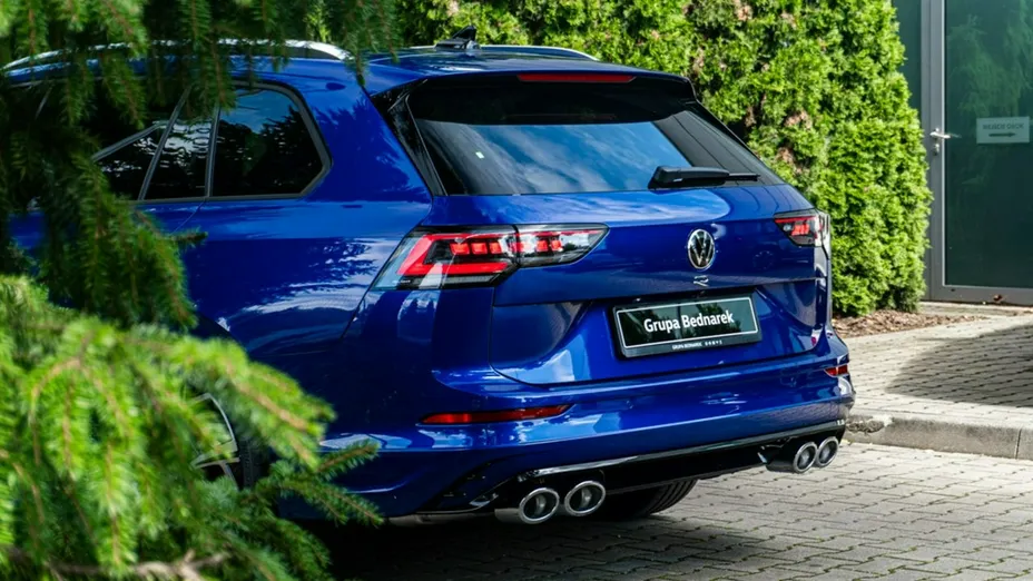 VOLKSWAGEN Golf -