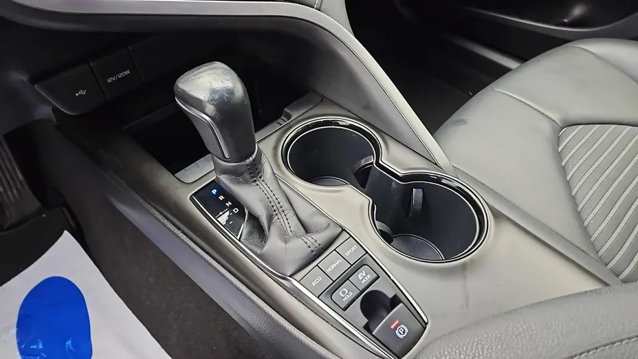 TOYOTA Camry -