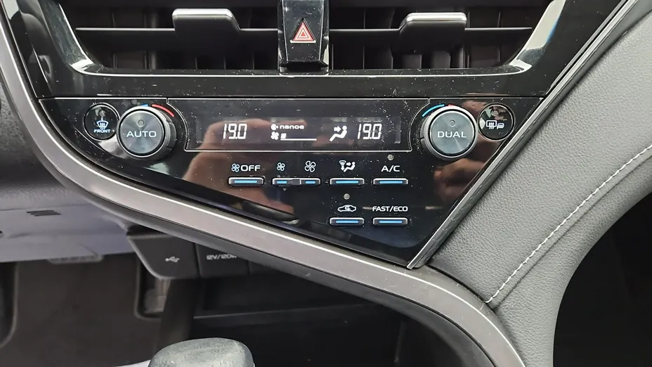 TOYOTA Camry -
