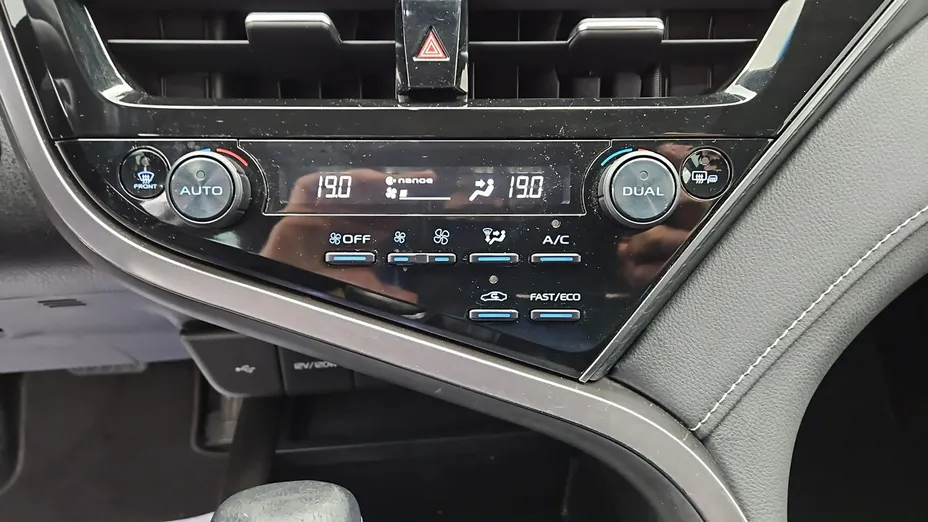 TOYOTA Camry -
