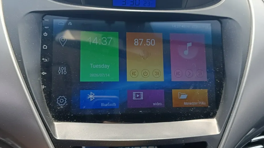 HYUNDAI Elantra -