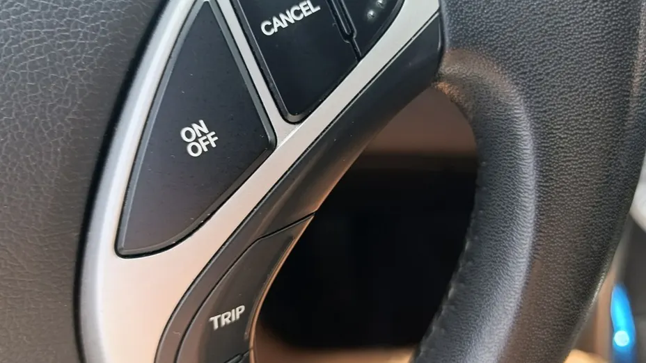 HYUNDAI Elantra -
