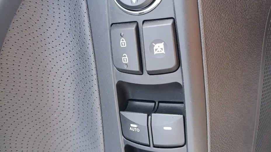 HYUNDAI Elantra -