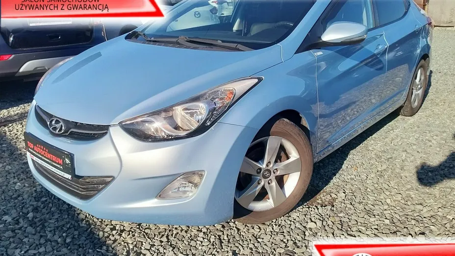 HYUNDAI Elantra -