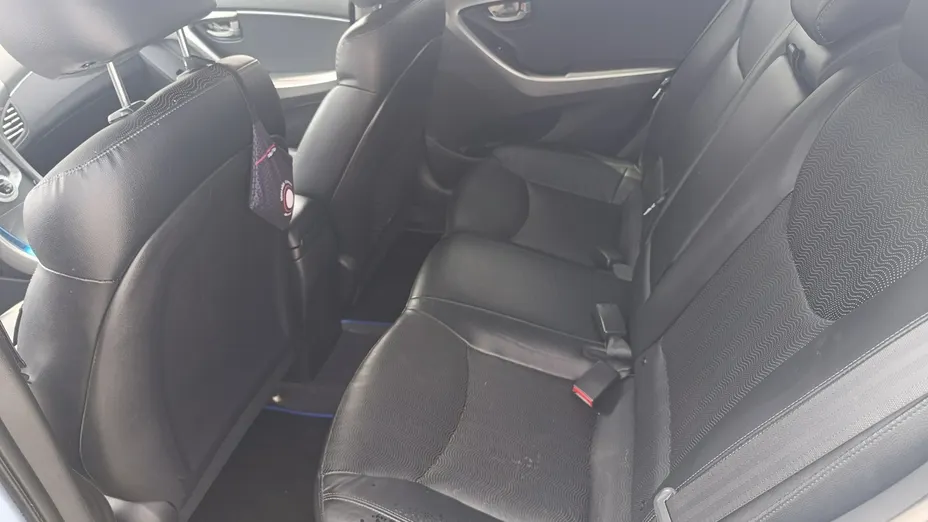 HYUNDAI Elantra -
