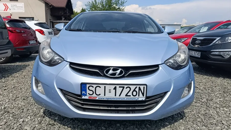 HYUNDAI Elantra -