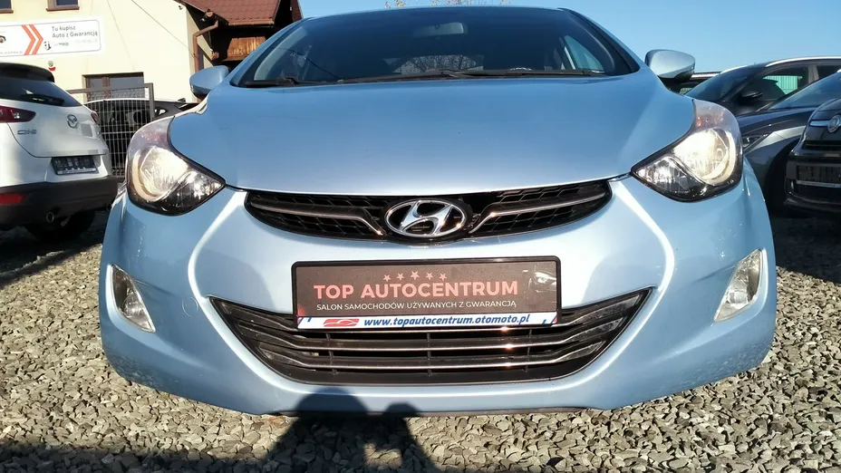 HYUNDAI Elantra -
