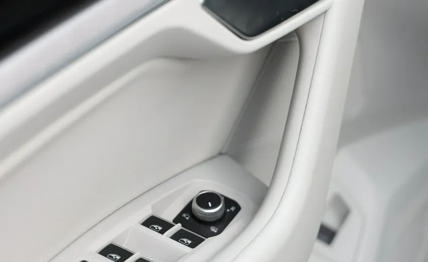 VOLKSWAGEN Touareg -